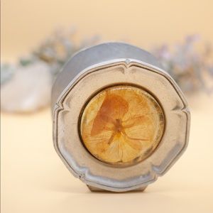 Vintage metal resin flower napkin holder